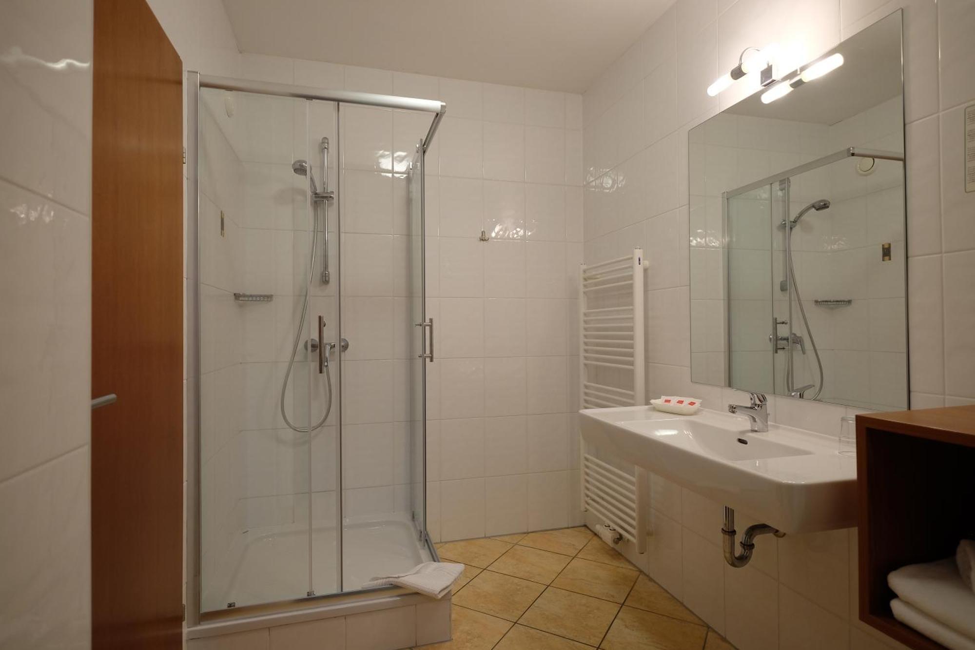 Hotel Restaurant Neuhold Wagna Экстерьер фото