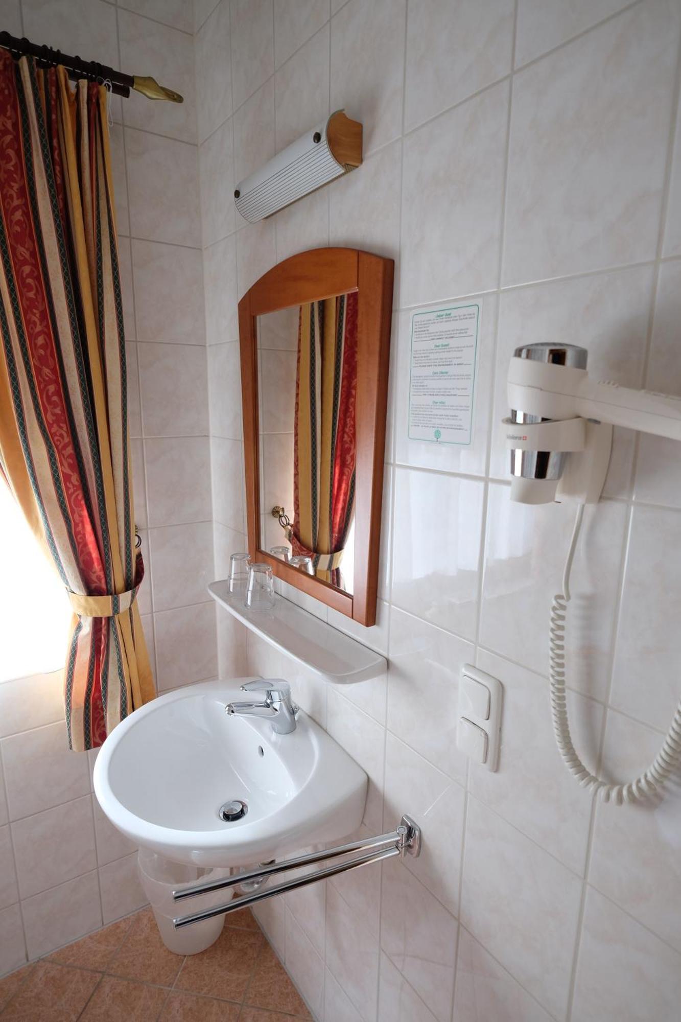 Hotel Restaurant Neuhold Wagna Экстерьер фото